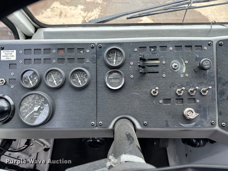 image for item EJ0347 Kalmar  Ottawa 4x2 yard truck