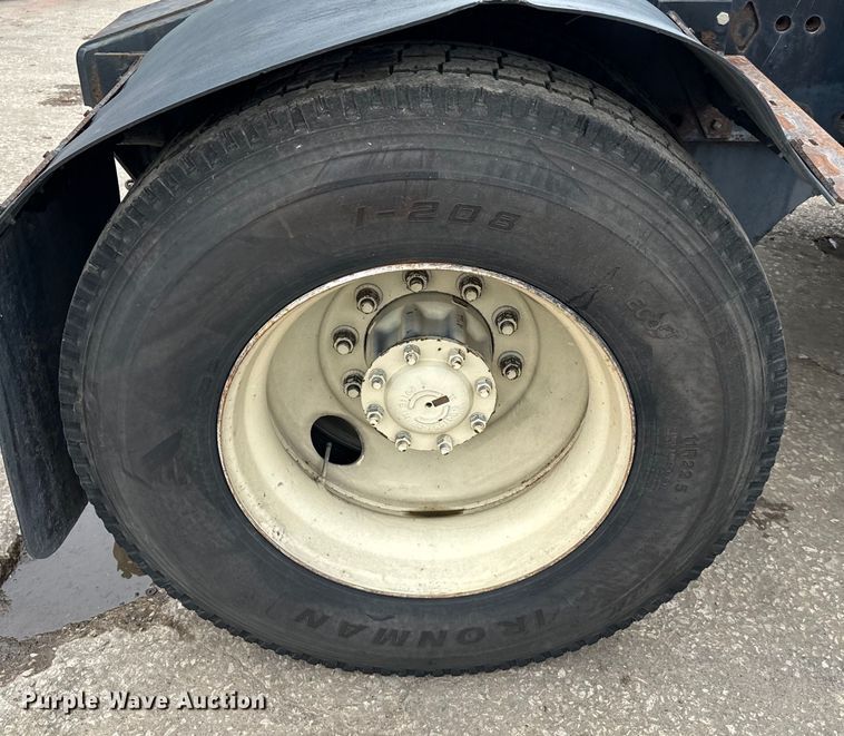 image for item EJ0347 Kalmar  Ottawa 4x2 yard truck