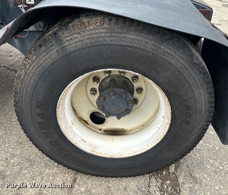 image for item EJ0347 Kalmar  Ottawa 4x2 yard truck