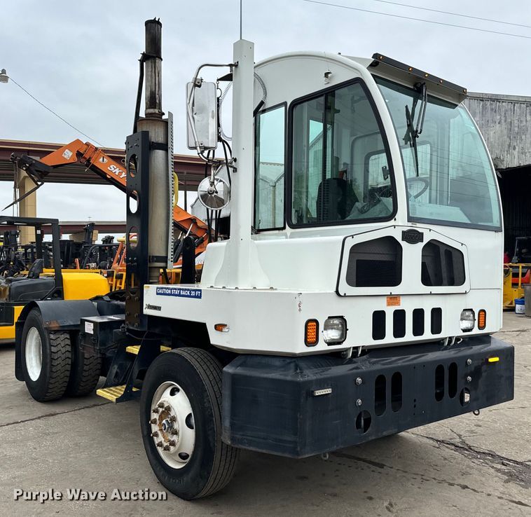 image for item EJ0348 2015 Autocar XSPotter yard truck