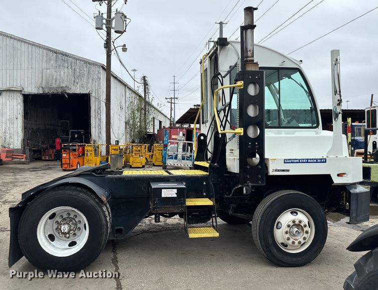 image for item EJ0348 2015 Autocar XSPotter yard truck