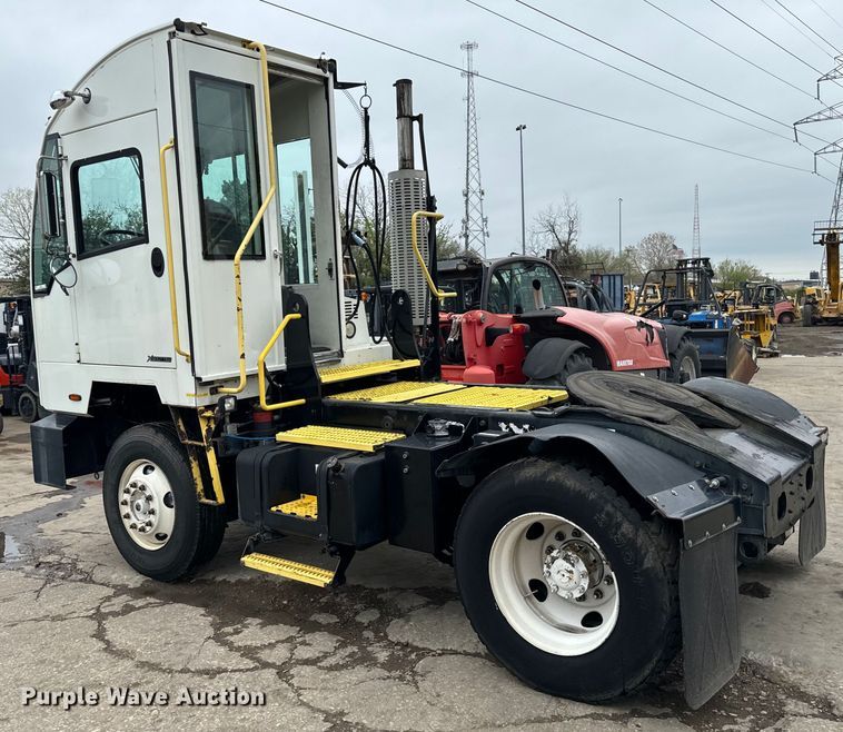 image for item EJ0348 2015 Autocar XSPotter yard truck