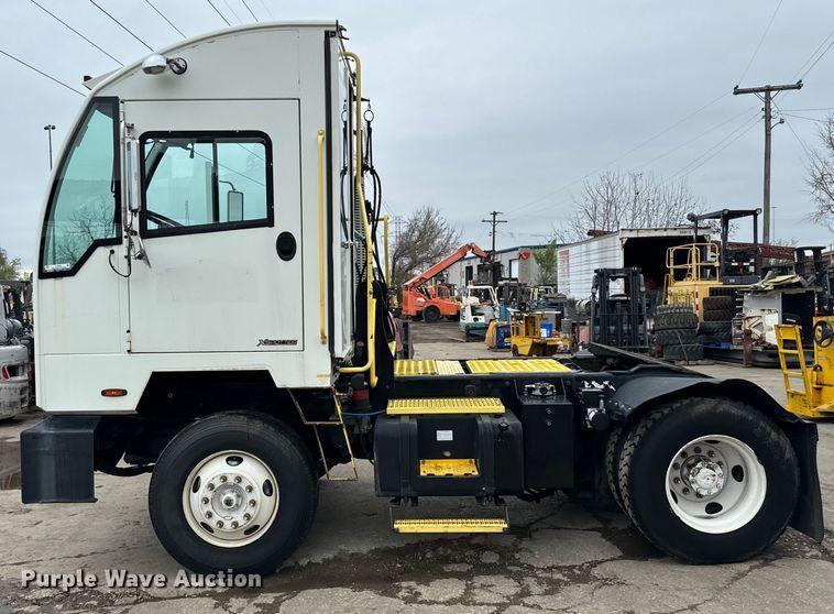 image for item EJ0348 2015 Autocar XSPotter yard truck