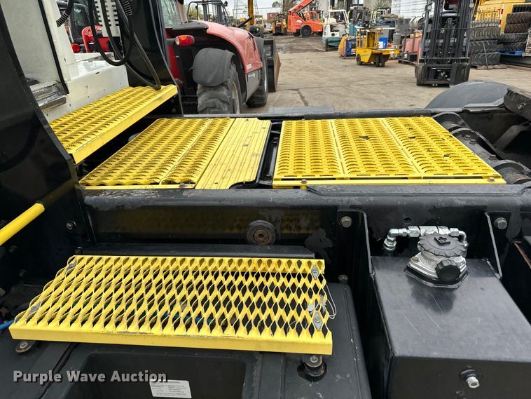 image for item EJ0348 2015 Autocar XSPotter yard truck