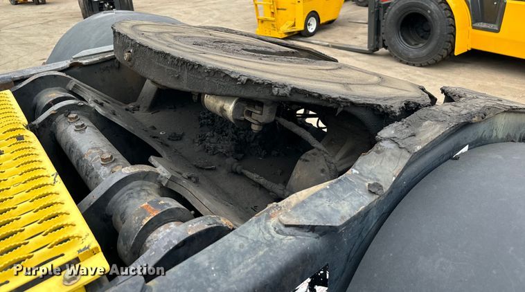 image for item EJ0348 2015 Autocar XSPotter yard truck