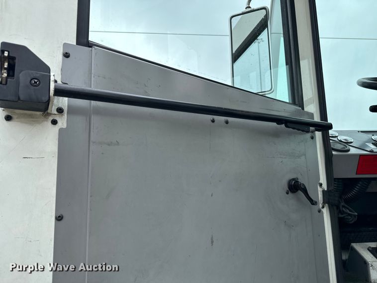 image for item EJ0348 2015 Autocar XSPotter yard truck