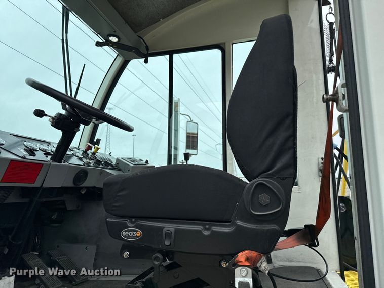 image for item EJ0348 2015 Autocar XSPotter yard truck