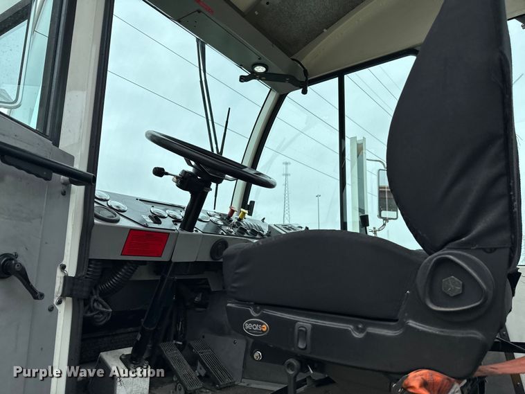 image for item EJ0348 2015 Autocar XSPotter yard truck