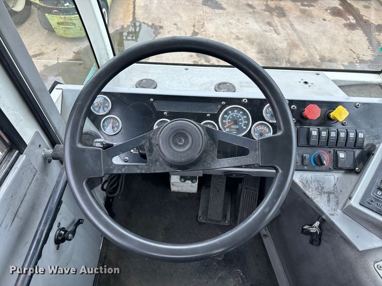 image for item EJ0348 2015 Autocar XSPotter yard truck