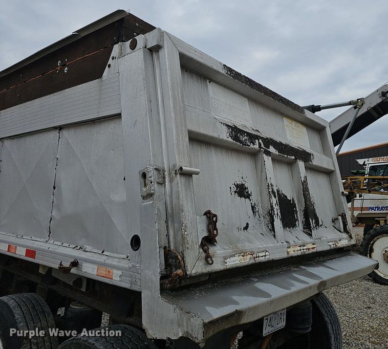 image for item EJ6054 1994 Heil end dump trailer