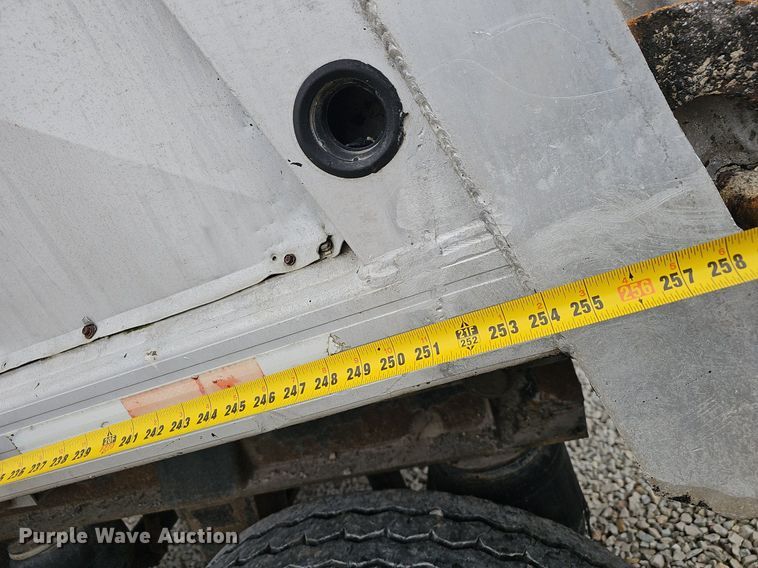 image for item EJ6054 1994 Heil end dump trailer