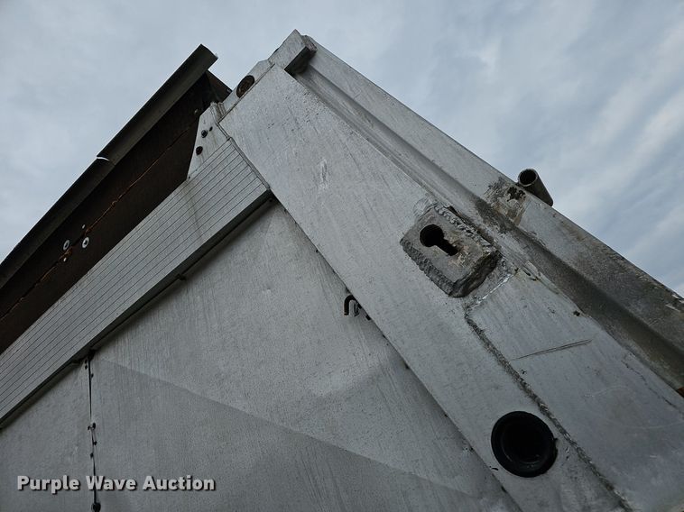 image for item EJ6054 1994 Heil end dump trailer