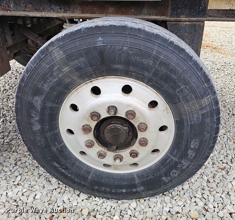 image for item EJ6054 1994 Heil end dump trailer