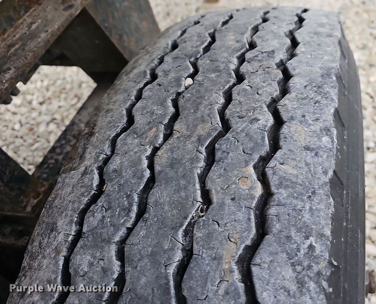 image for item EJ6054 1994 Heil end dump trailer