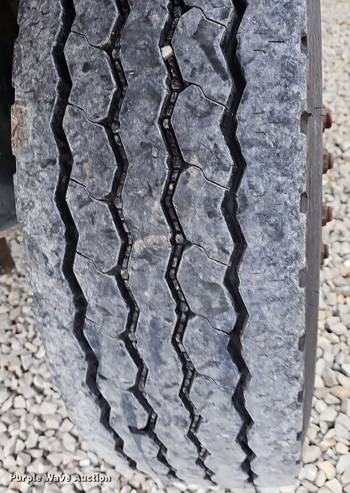 image for item EJ6054 1994 Heil end dump trailer