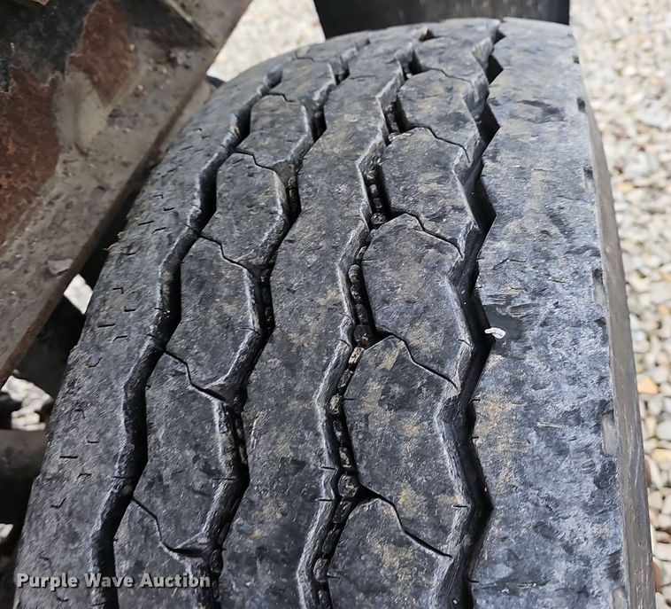 image for item EJ6054 1994 Heil end dump trailer