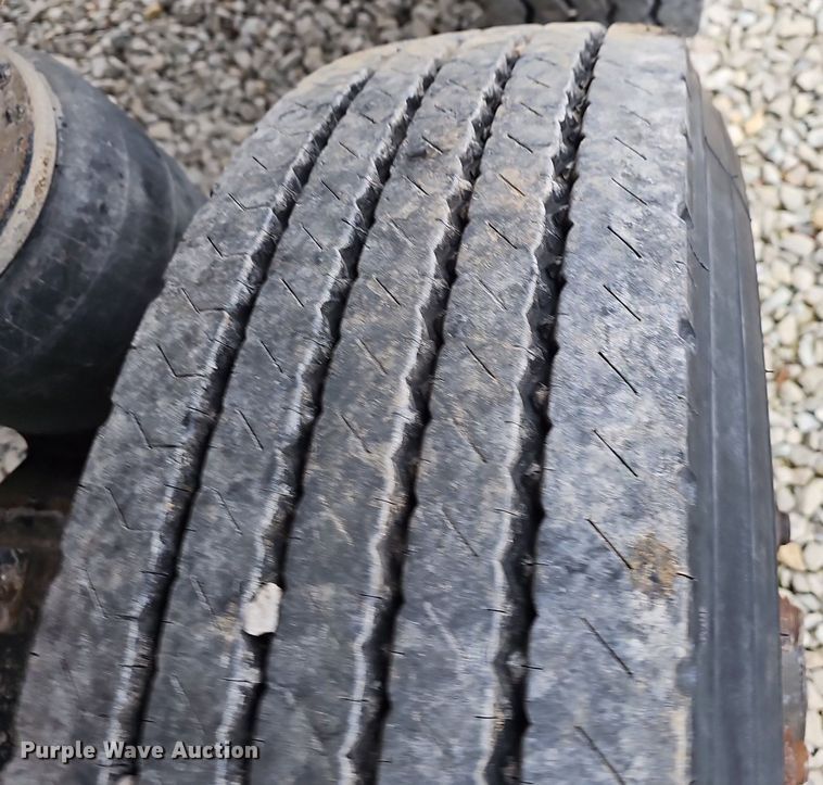 image for item EJ6054 1994 Heil end dump trailer