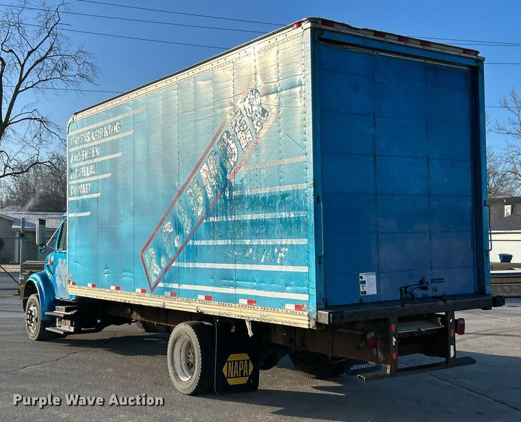 image for item EK4006 2000 International 4700 box truck