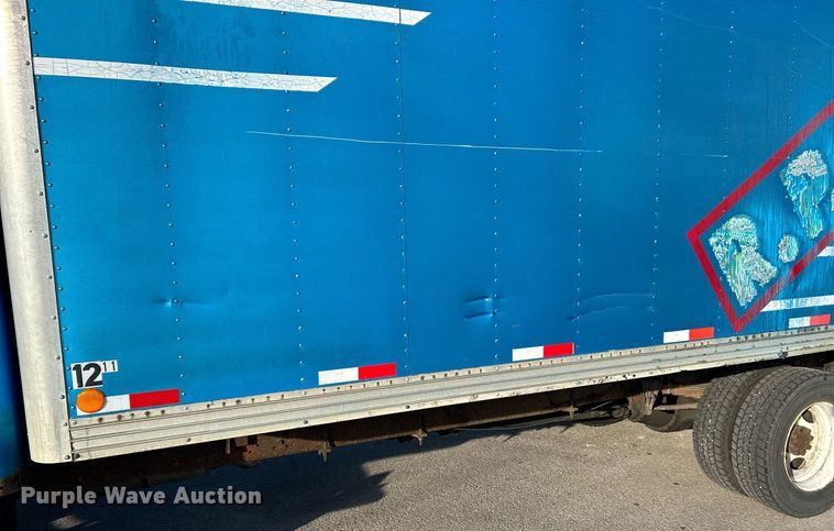 image for item EK4006 2000 International 4700 box truck