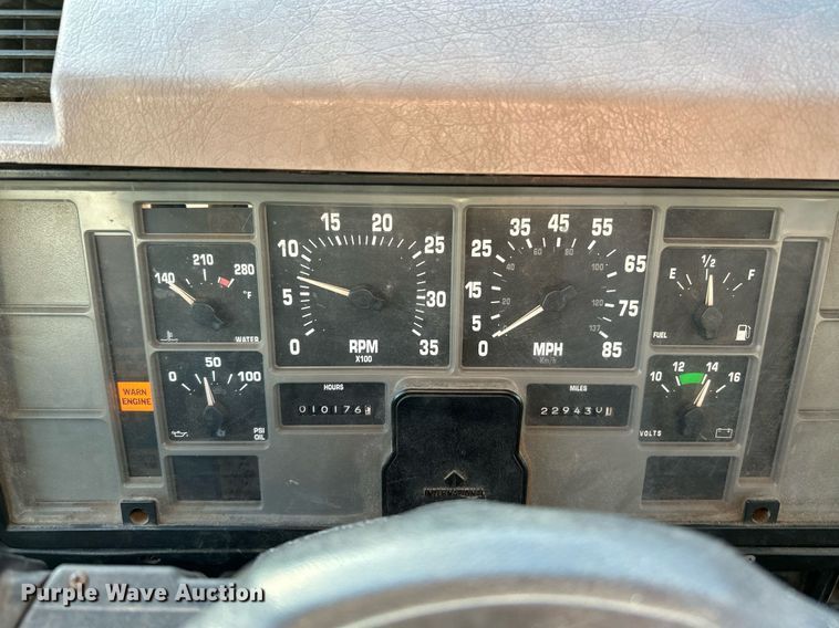 image for item EK4006 2000 International 4700 box truck