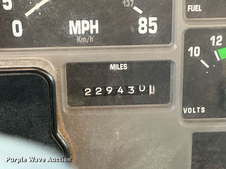 image for item EK4006 2000 International 4700 box truck