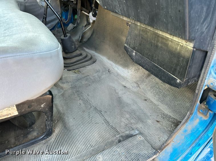 image for item EK4006 2000 International 4700 box truck