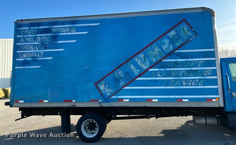 image for item EK4006 2000 International 4700 box truck