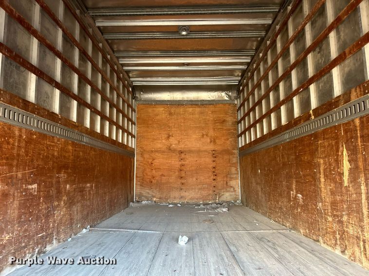 image for item EK4006 2000 International 4700 box truck