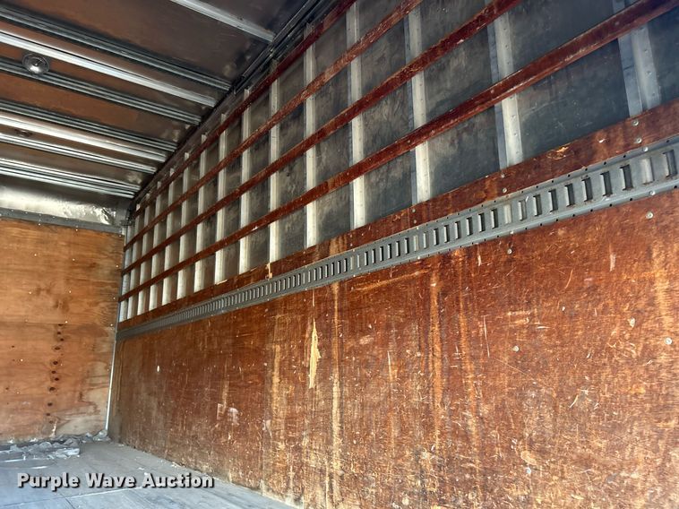 image for item EK4006 2000 International 4700 box truck