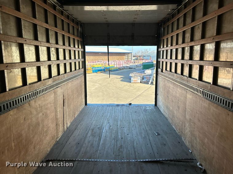 image for item EK4006 2000 International 4700 box truck