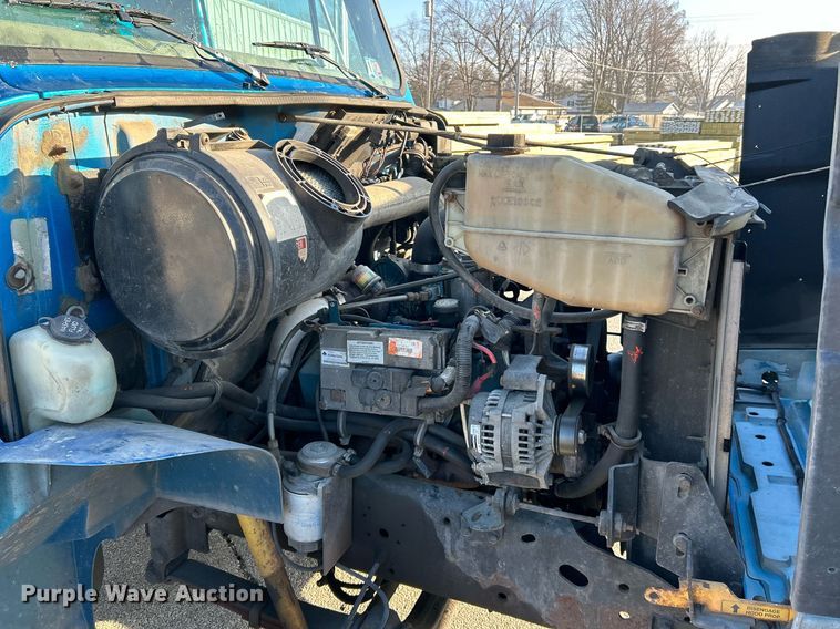 image for item EK4006 2000 International 4700 box truck