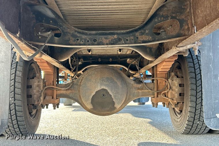 image for item EK4006 2000 International 4700 box truck