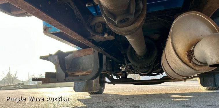 image for item EK4006 2000 International 4700 box truck