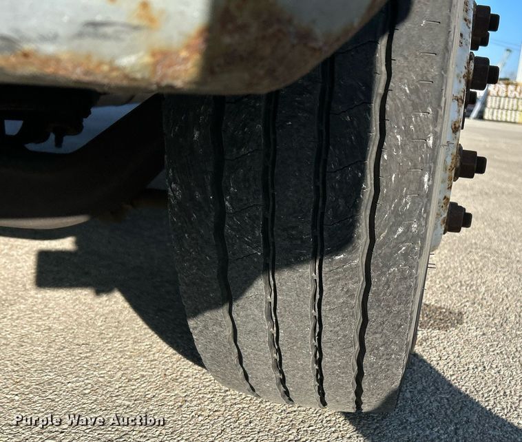 image for item EK4006 2000 International 4700 box truck