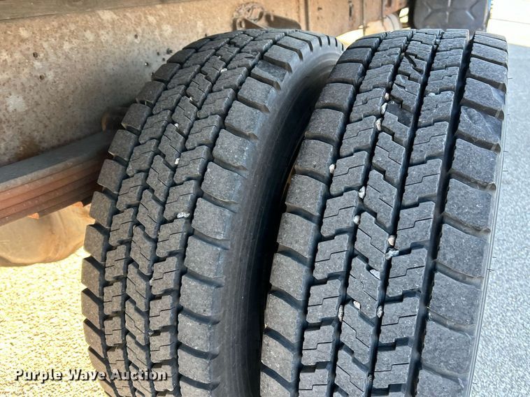 image for item EK4006 2000 International 4700 box truck