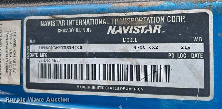 image for item EK4006 2000 International 4700 box truck