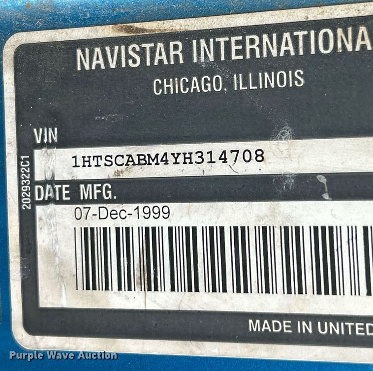 image for item EK4006 2000 International 4700 box truck