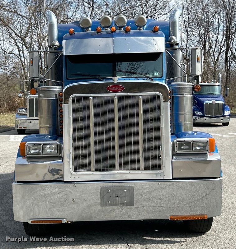 image for item EK4163 2000 Peterbilt 379 semi truck