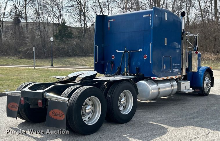 image for item EK4163 2000 Peterbilt 379 semi truck