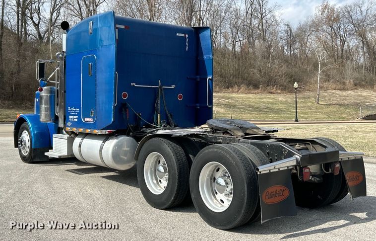 image for item EK4163 2000 Peterbilt 379 semi truck