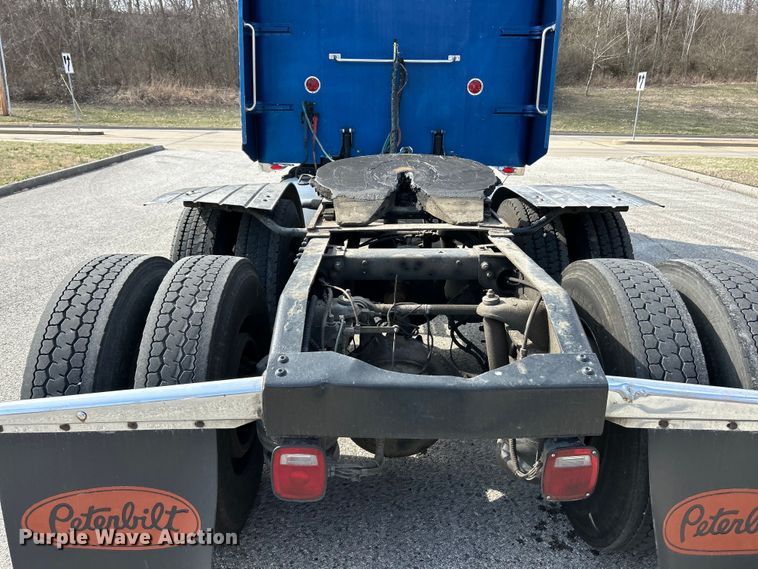 image for item EK4163 2000 Peterbilt 379 semi truck