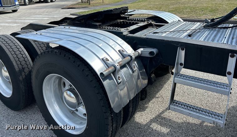 image for item EK4163 2000 Peterbilt 379 semi truck