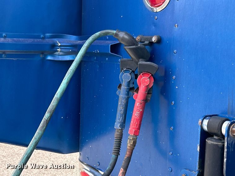 image for item EK4163 2000 Peterbilt 379 semi truck