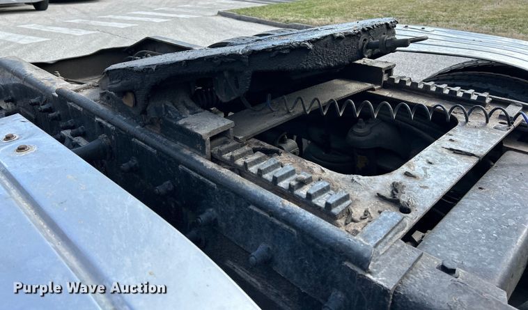 image for item EK4163 2000 Peterbilt 379 semi truck