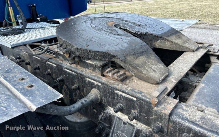 image for item EK4163 2000 Peterbilt 379 semi truck