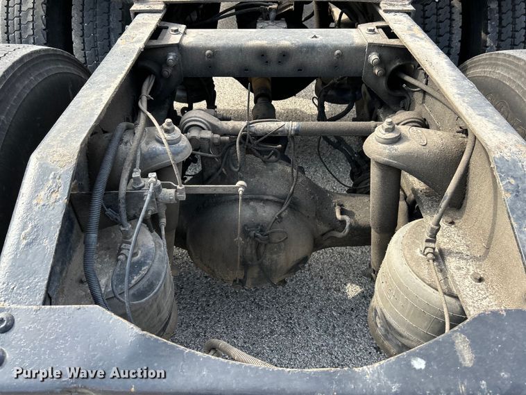 image for item EK4163 2000 Peterbilt 379 semi truck