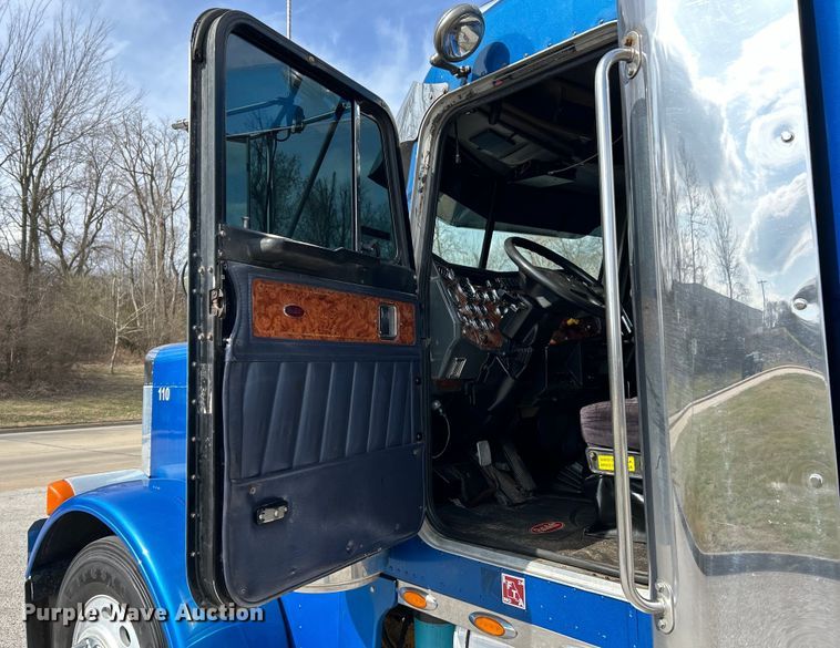 image for item EK4163 2000 Peterbilt 379 semi truck