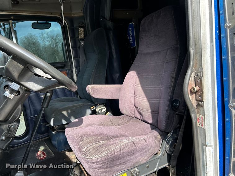image for item EK4163 2000 Peterbilt 379 semi truck