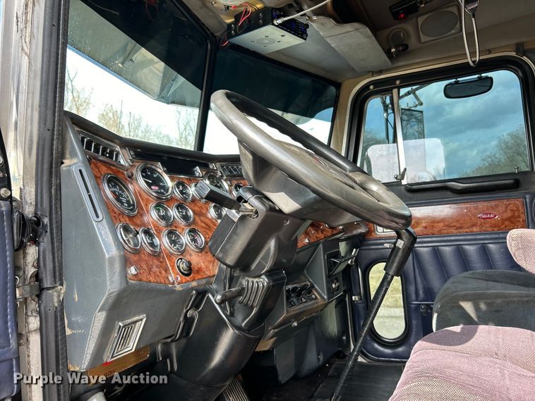image for item EK4163 2000 Peterbilt 379 semi truck