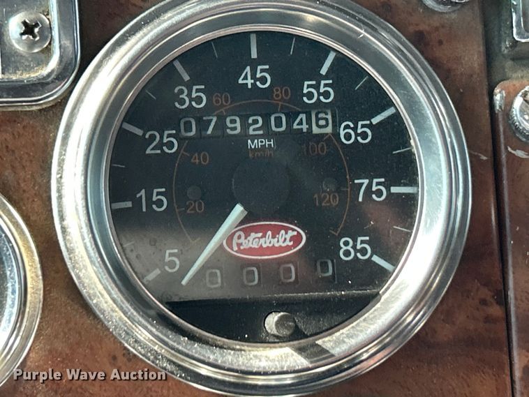 image for item EK4163 2000 Peterbilt 379 semi truck